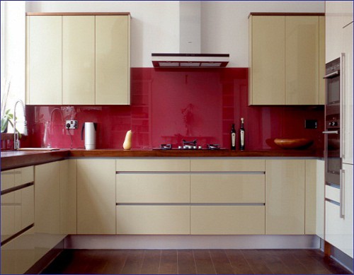 Kính ốp bếp màu đỏ 01
