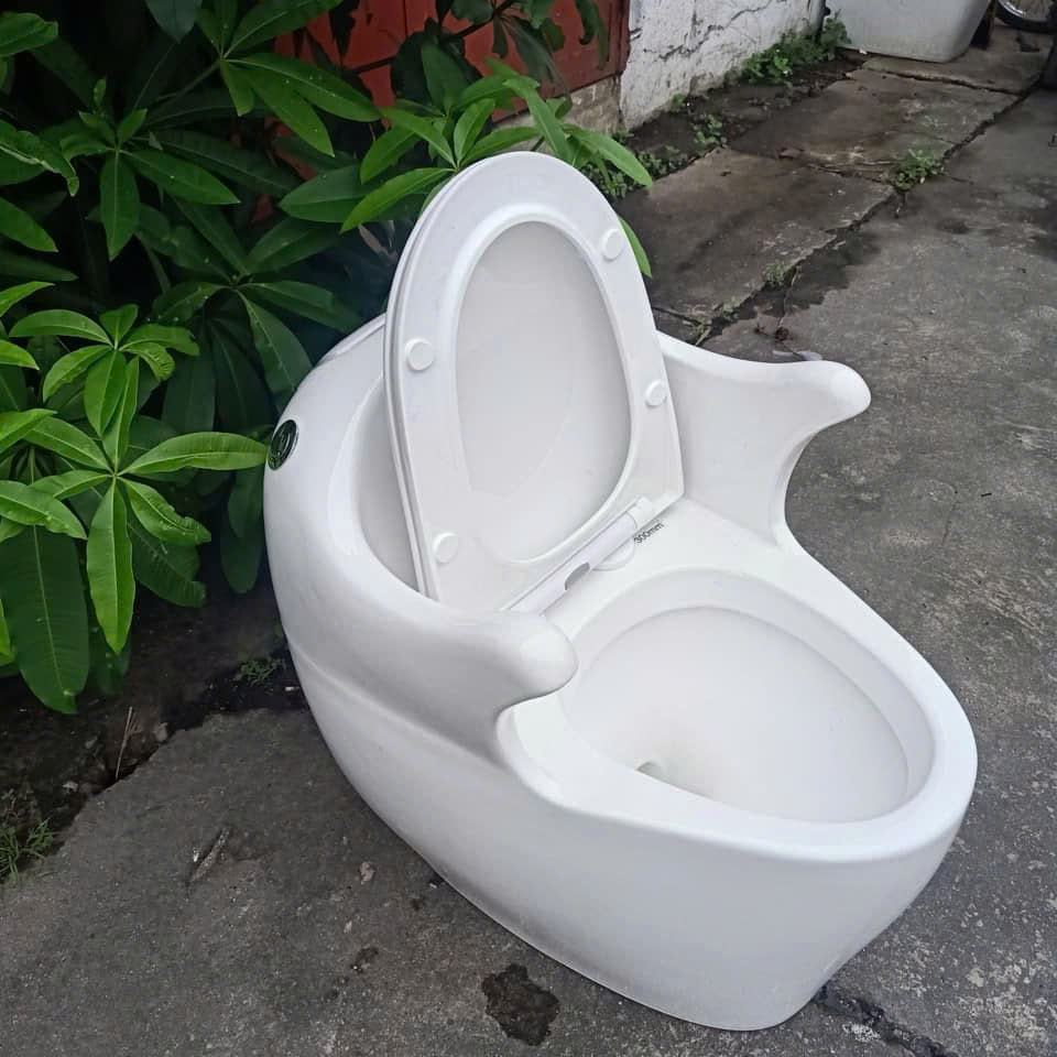 Bồn cầu mạ màu đen nắp rửa điện tử Miken BSJK-D9B - Image 5