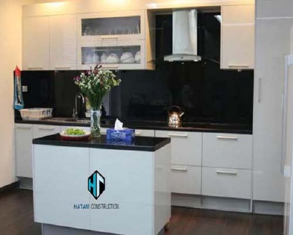 Kính ốp bếp màu đen