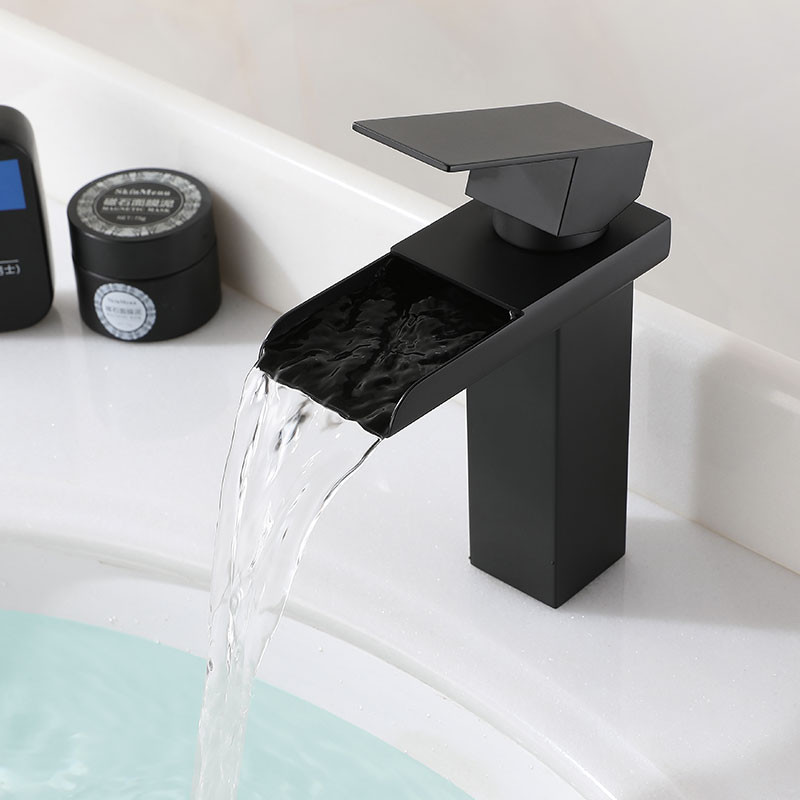 Vòi chậu lavabo màu đen chảy máng Miken MKV-155B