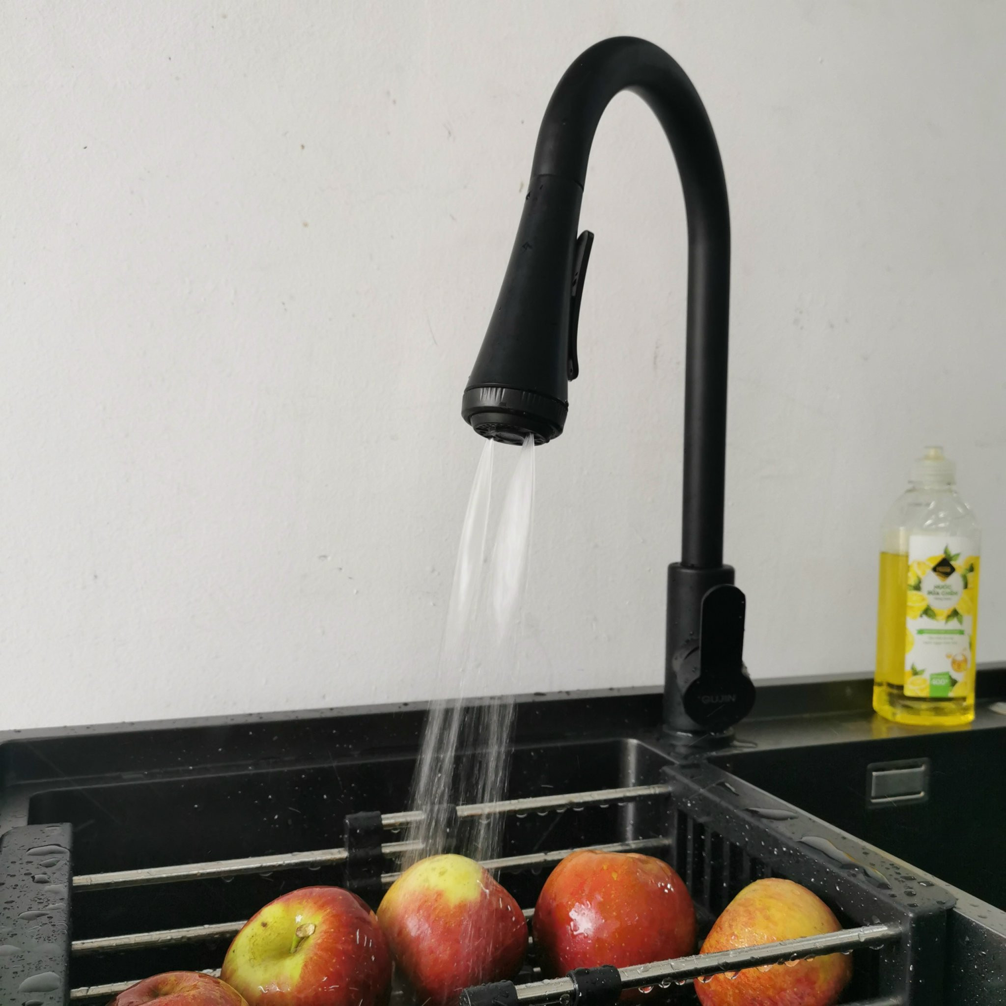 Vòi rửa bát nóng lạnh Moonoah MN-603D màu đen
