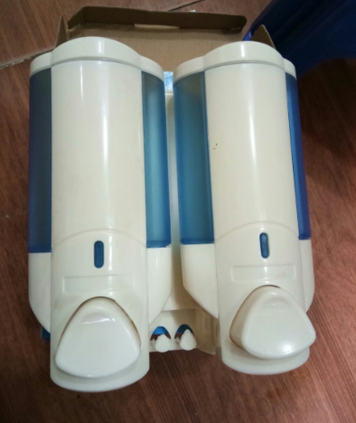 Xịt xà bông nhựa treo tường đôi HL